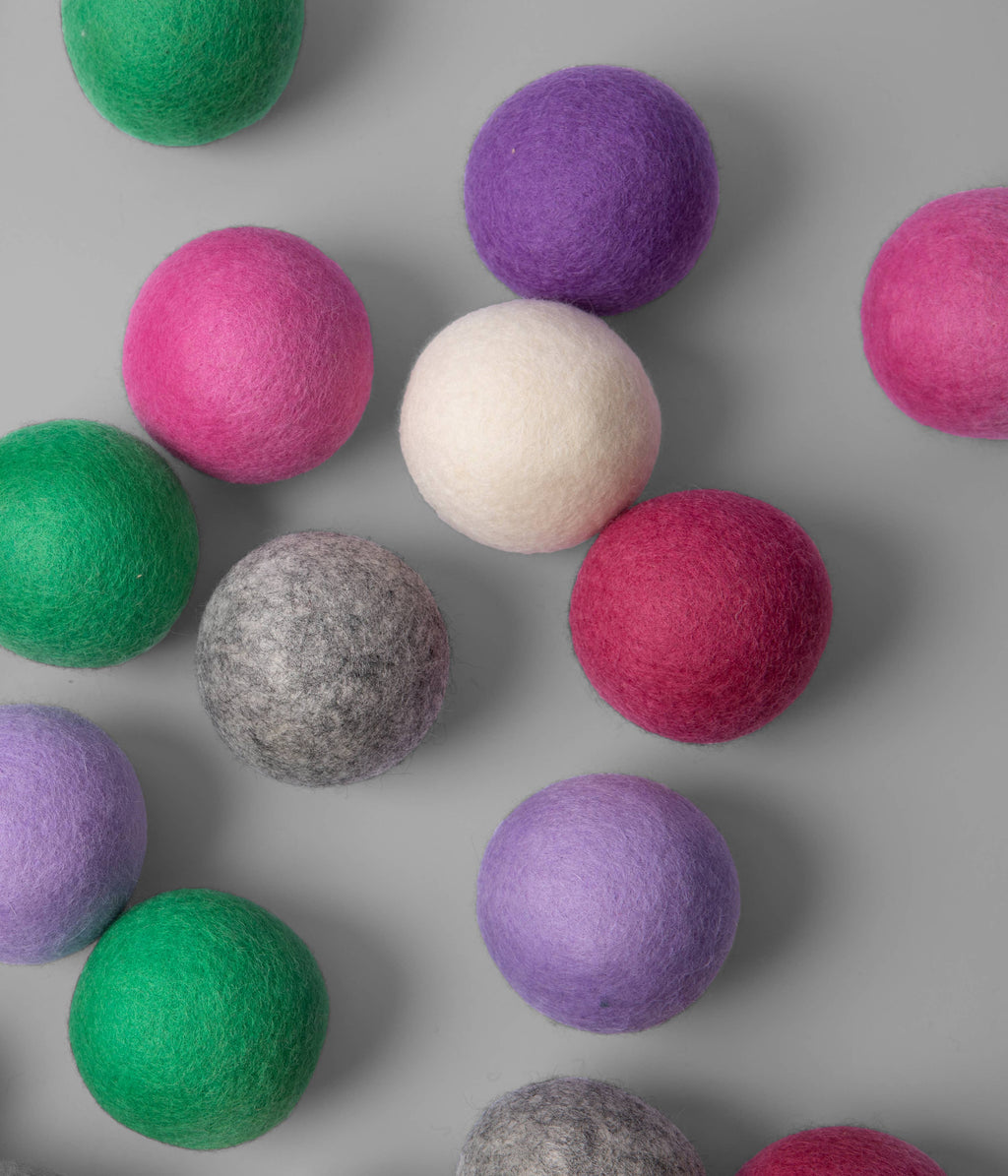 Wool Dryer Balls Set Of 3 + 1 Essential Oil: Grey / Still Breeze